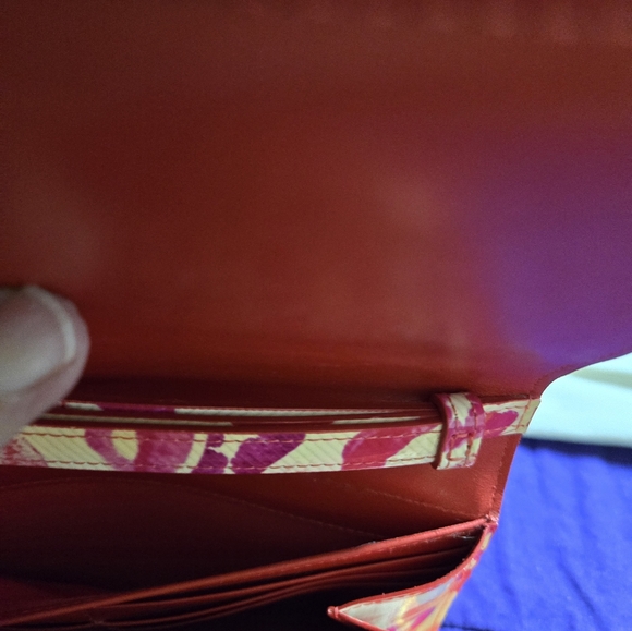 🧡💗CHRISTIAN LOUBOUTIN KISS STUDDED WALLET WITH WRISTLET STRAP - Picture 8 of 10